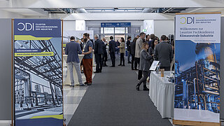 Intensives Netzwerken bei der Lausitzer Fachkonferenz in der Messe Cottbus. | Foto: CDI, Rainer Weisflog