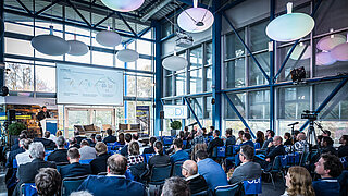 Menschen in einem Konferenzraum