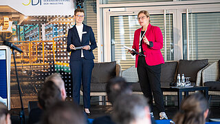 Dr. Ricarda Tänzer-von Daake, kommissarische Leiterin der CDI Koordinierungsstelle, eröffnete gemeinsam mit Moderatorin Nadine Lindner die Veranstaltung.