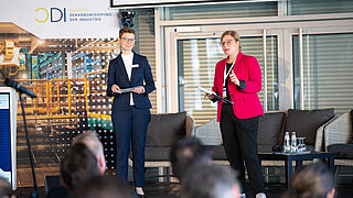 Dr. Ricarda Tänzer-von Daake, kommissarische Leiterin der CDI Koordinierungsstelle, eröffnete gemeinsam mit Moderatorin Nadine Lindner die Veranstaltung.