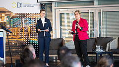 Dr. Ricarda Tänzer-von Daake, kommissarische Leiterin der CDI Koordinierungsstelle, eröffnete gemeinsam mit Moderatorin Nadine Lindner die Veranstaltung.
