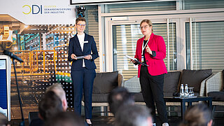 Dr. Ricarda Tänzer-von Daake, kommissarische Leiterin der CDI Koordinierungsstelle, eröffnete gemeinsam mit Moderatorin Nadine Lindner die Veranstaltung.