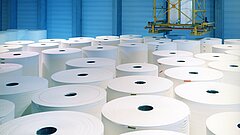 Papierrollen in der Produktion
