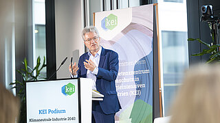 Berthold Goeke (Ministerialrat im BMUKN) hält Rede auf der Bühne