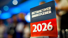 Foto der Plakette "Attraktiver Arbeitgeber 2026"