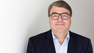 Portraitfoto von Nikolaus Wiegand