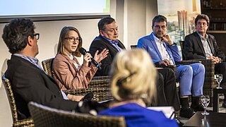 Fachleute aus der Wirtschaft diskutieren auf der 2. Lausitzer Fachkonferenz – Klimaneutrale Industrie in Cottbus über die Industriezukunft 2045