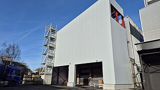 Der graue Anbau der Gattierhalle ist errichtet.