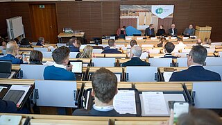 Gefüllter Hörsaal zum Nationalen Informationstag zum EU-Innovationsfonds.