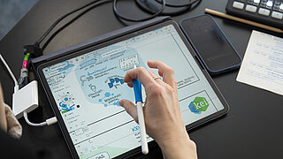 Mitschriften auf einem Ipad von oben fotografiert