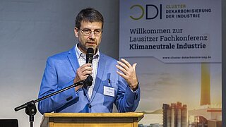 Dr. Bernd Wenzel (Leiter des KEI) eröffnet die Konferenz. | Foto: Rolf Schulten